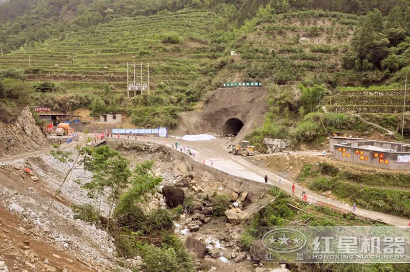 隧道建设现场